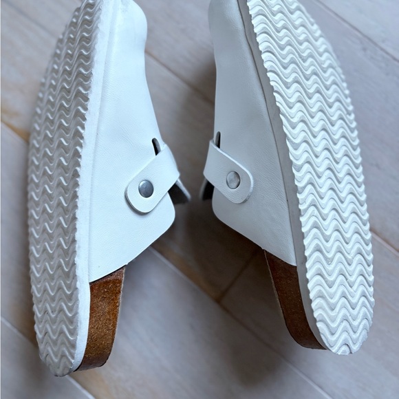 White clogs - Picture 2 of 2